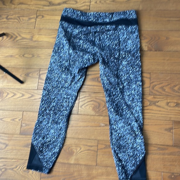 Lululemon leggings - Picture 4 of 7